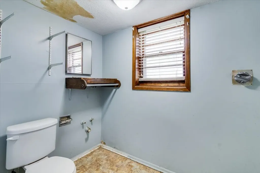 400 N Hickory Valley Center KS 67147