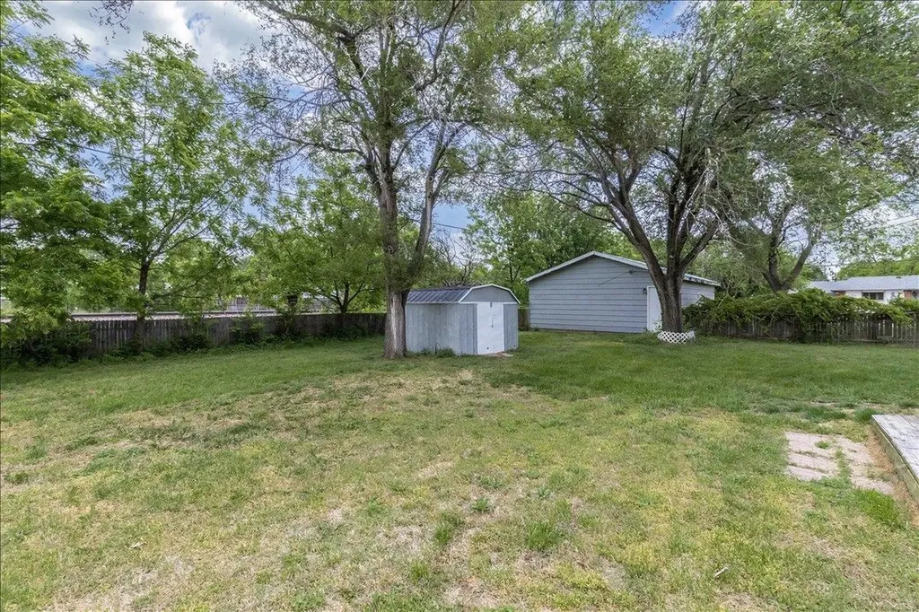 400 N Hickory Valley Center KS 67147