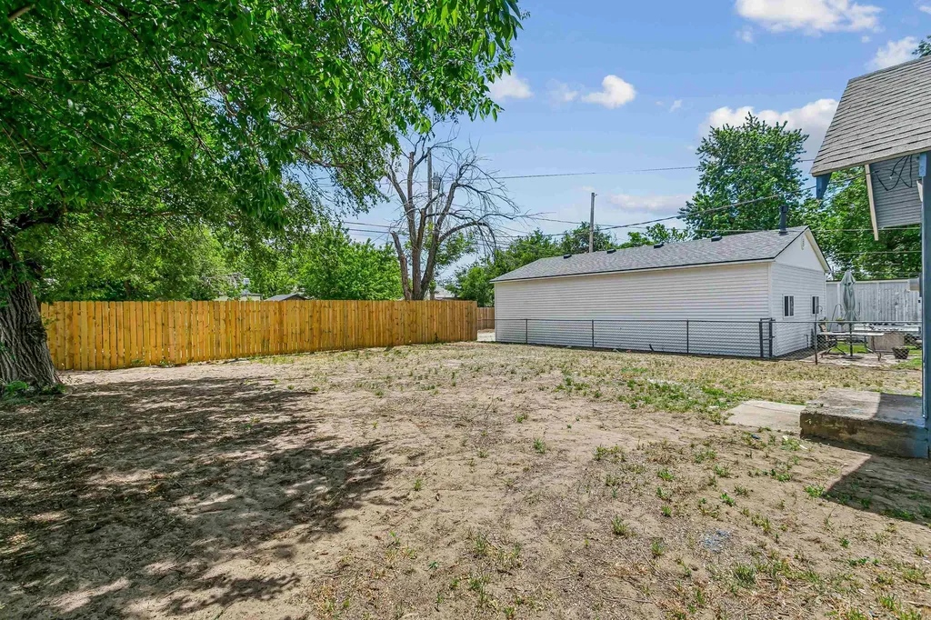 2122 S Exchange Street Wichita KS 67213