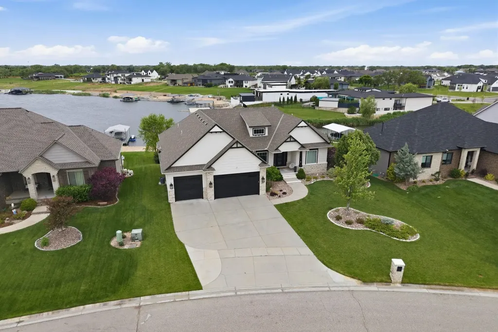 2509 N Paradise Circle Wichita KS 67205