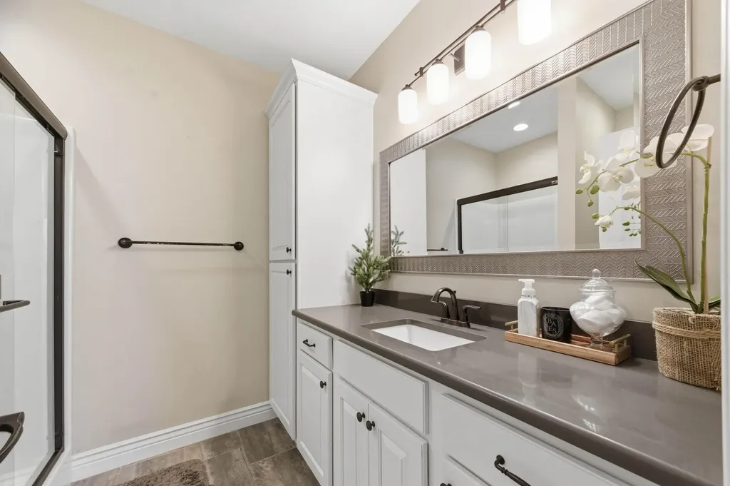 2509 N Paradise Circle Wichita KS 67205