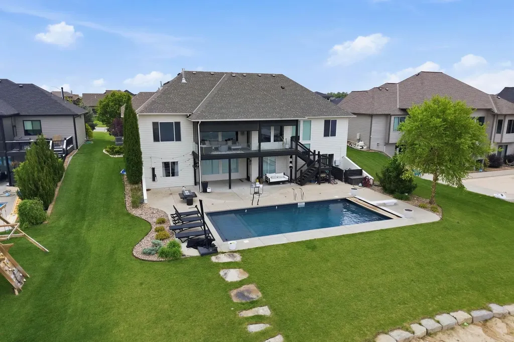 2509 N Paradise Circle Wichita KS 67205