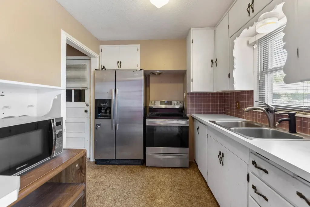 202 W 25th Avenue Hutchinson KS 67502