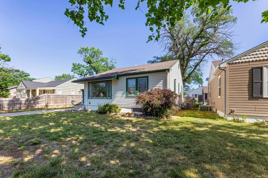 202 W 25th Avenue Hutchinson KS 67502