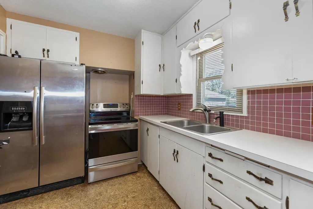 202 W 25th Avenue Hutchinson KS 67502