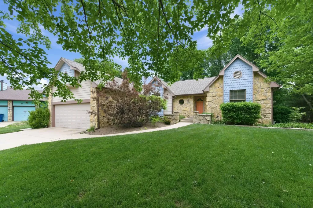 1226 N Briarwood Court Derby KS 67037