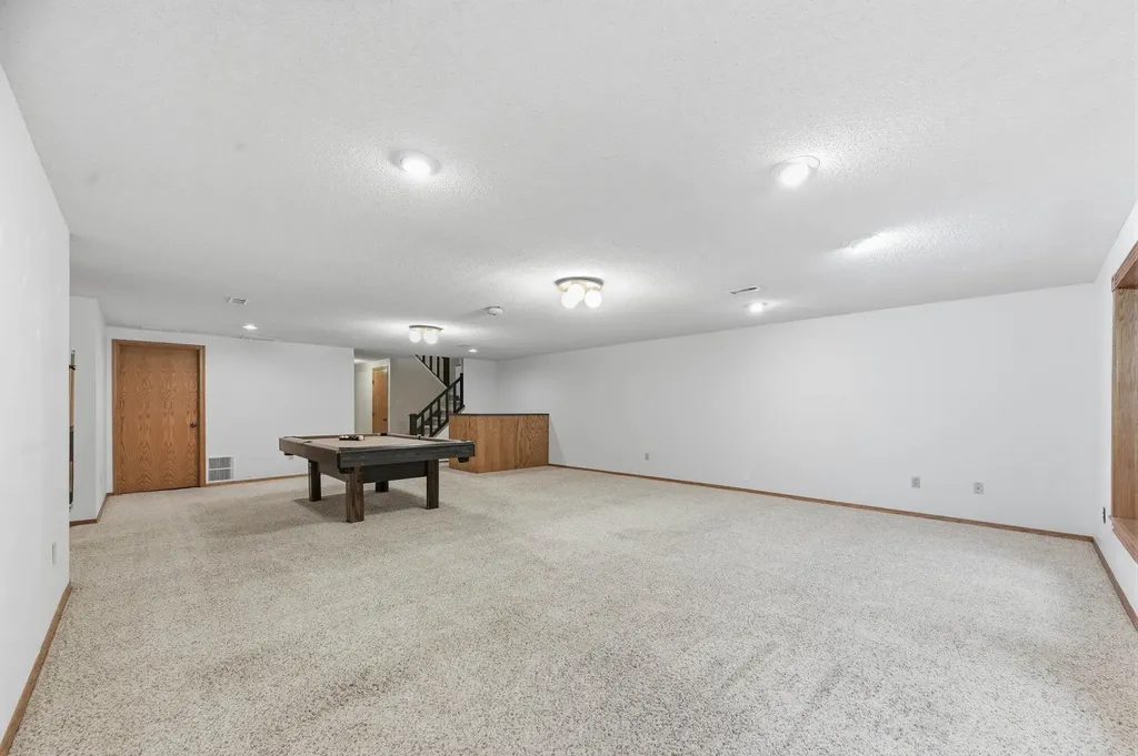 1226 N Briarwood Court Derby KS 67037