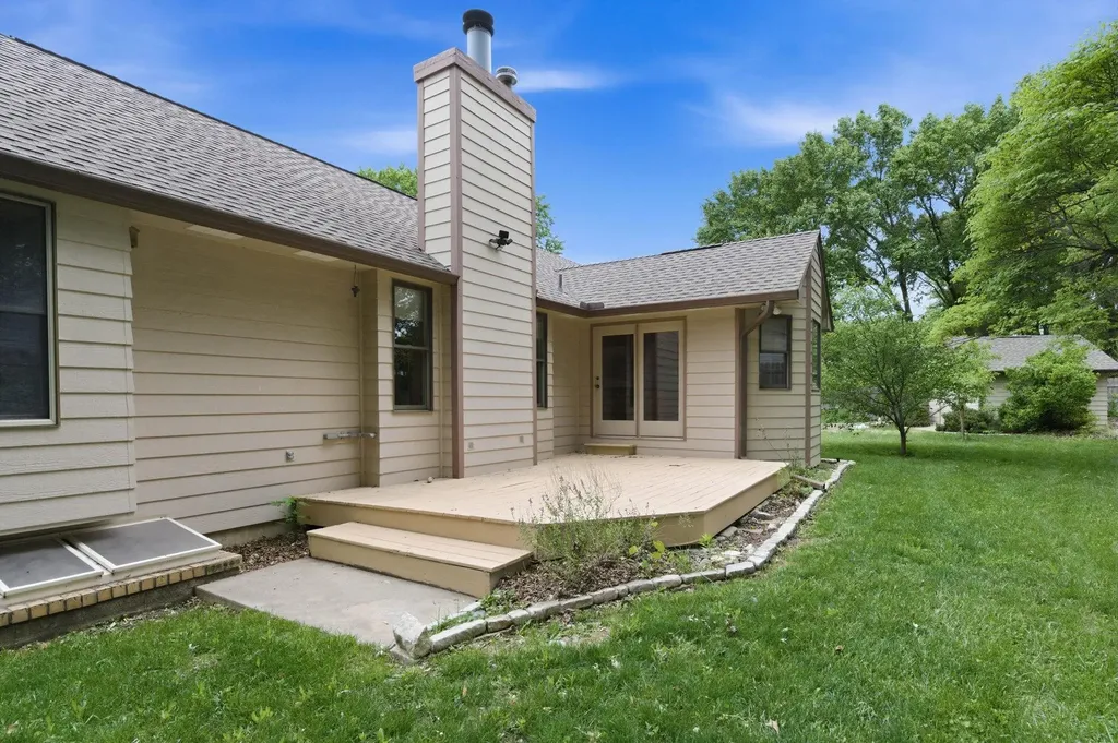 1226 N Briarwood Court Derby KS 67037