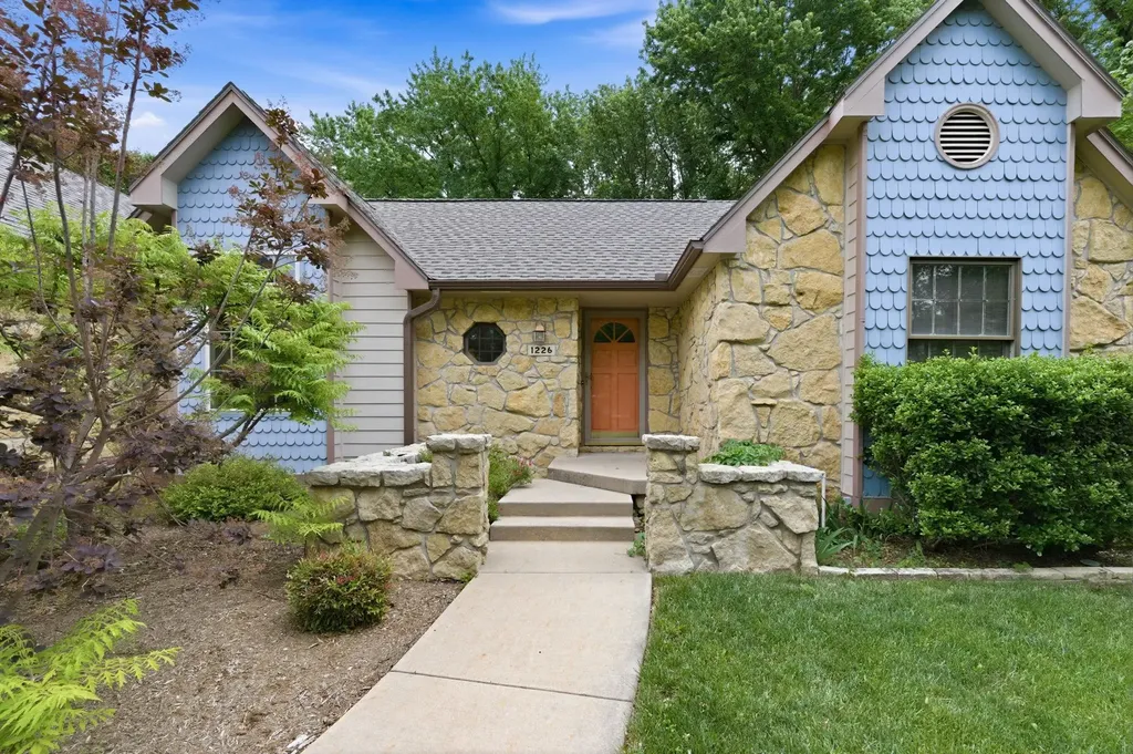 1226 N Briarwood Court Derby KS 67037