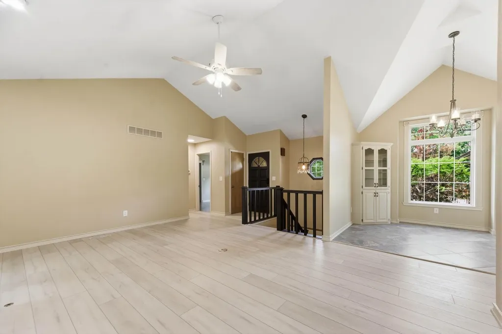 1226 N Briarwood Court Derby KS 67037