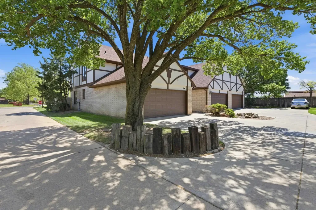 641 N Woodlawn Boulevard Wichita KS 67208