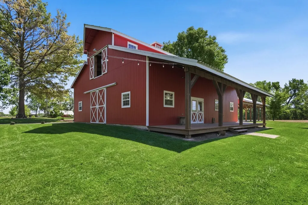 2959 Arapaho Road Hesston KS 67062