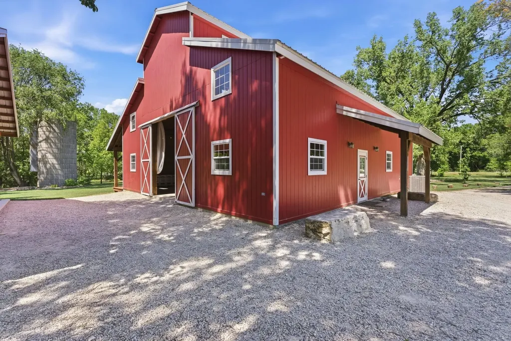 2959 Arapaho Road Hesston KS 67062