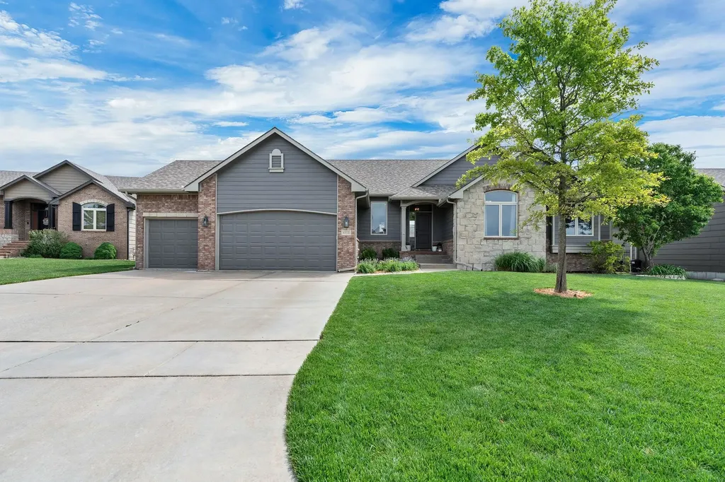 Wichita KS, 13822 E Camden Chase Court