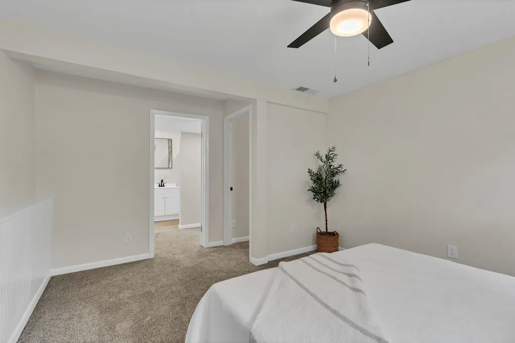 995 N Country Acres Avenue Wichita KS 67212