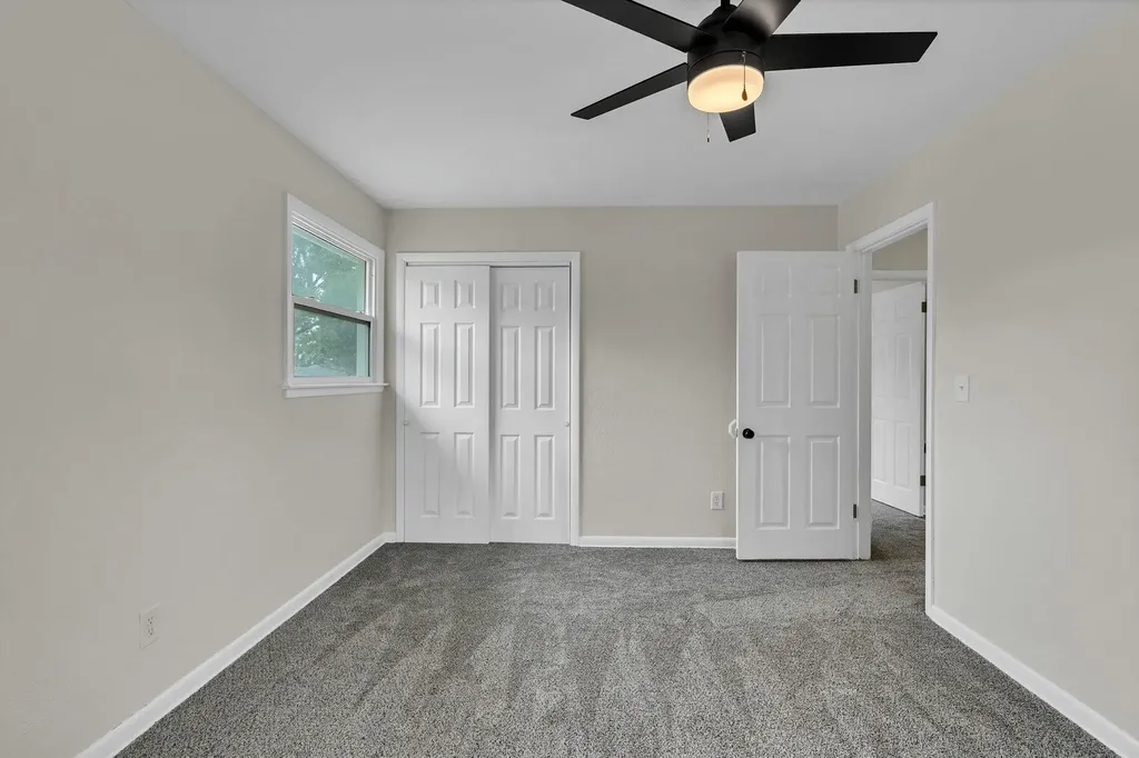 995 N Country Acres Avenue Wichita KS 67212