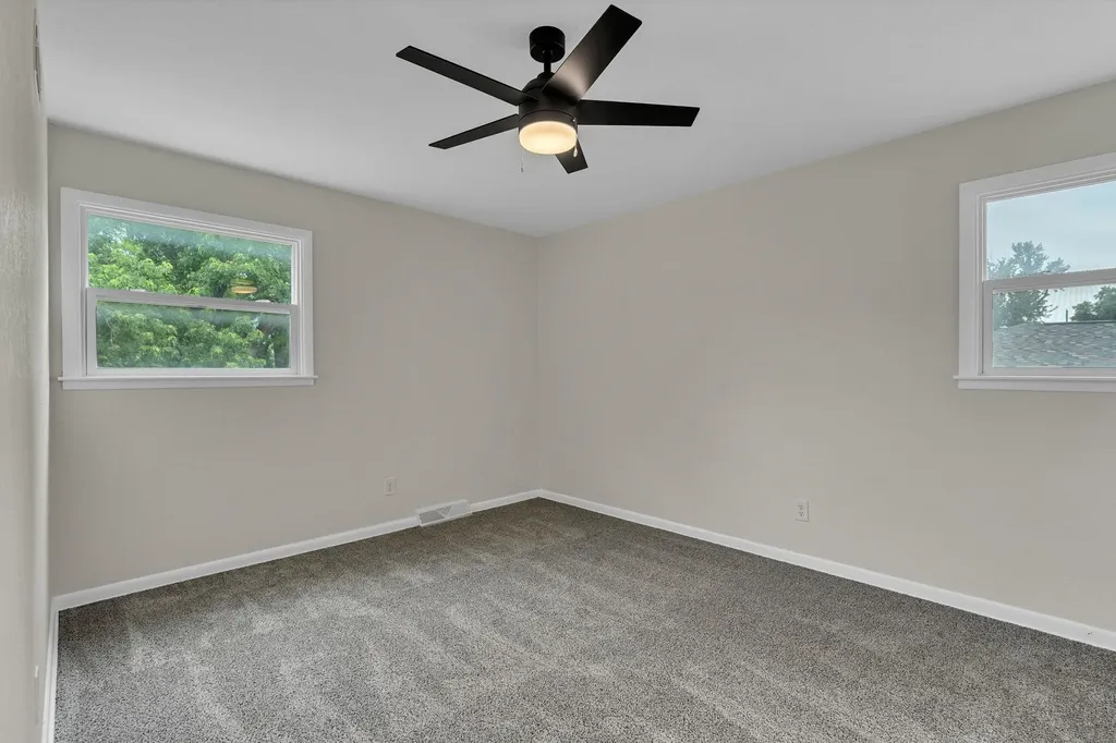 995 N Country Acres Avenue Wichita KS 67212