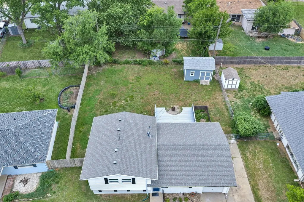 995 N Country Acres Avenue Wichita KS 67212