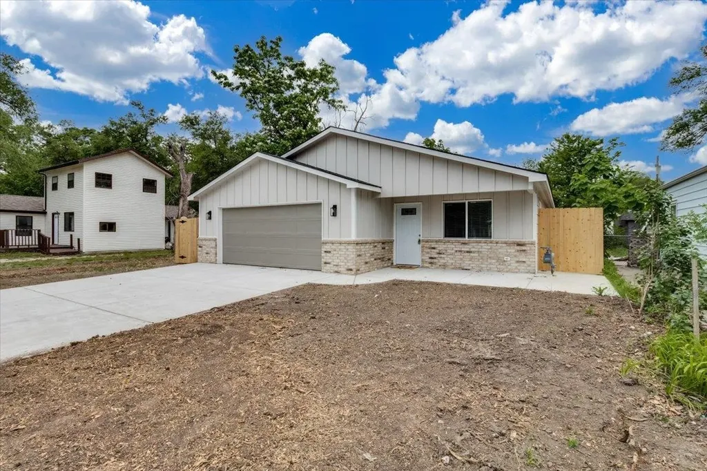 1932 S Mosley Wichita KS 67211