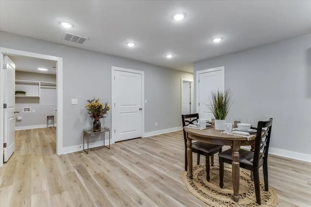 1932 S Mosley Wichita KS 67211