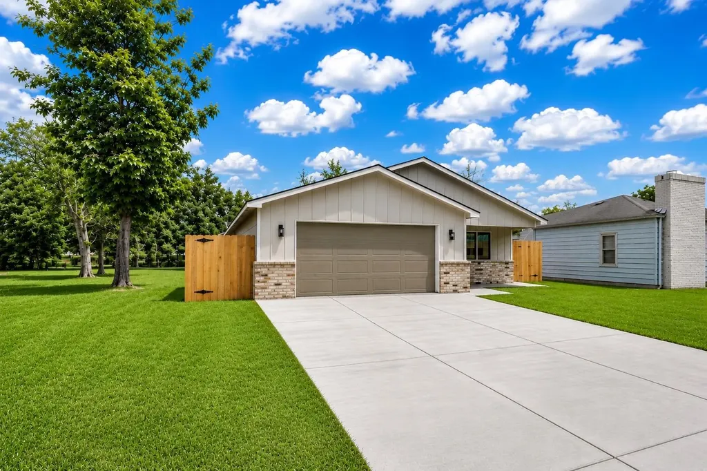 1932 S Mosley Wichita KS 67211
