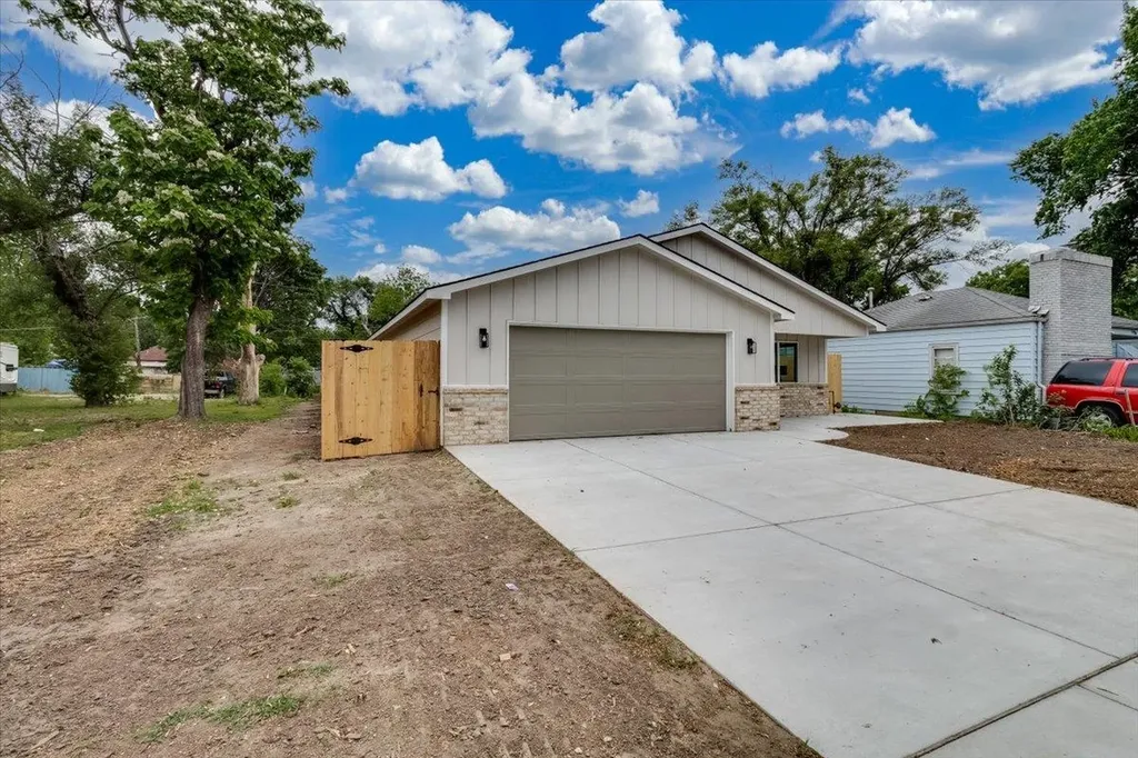 1932 S Mosley Wichita KS 67211