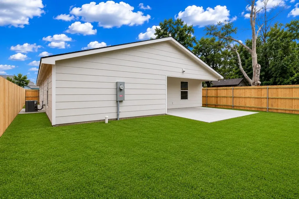 1932 S Mosley Wichita KS 67211