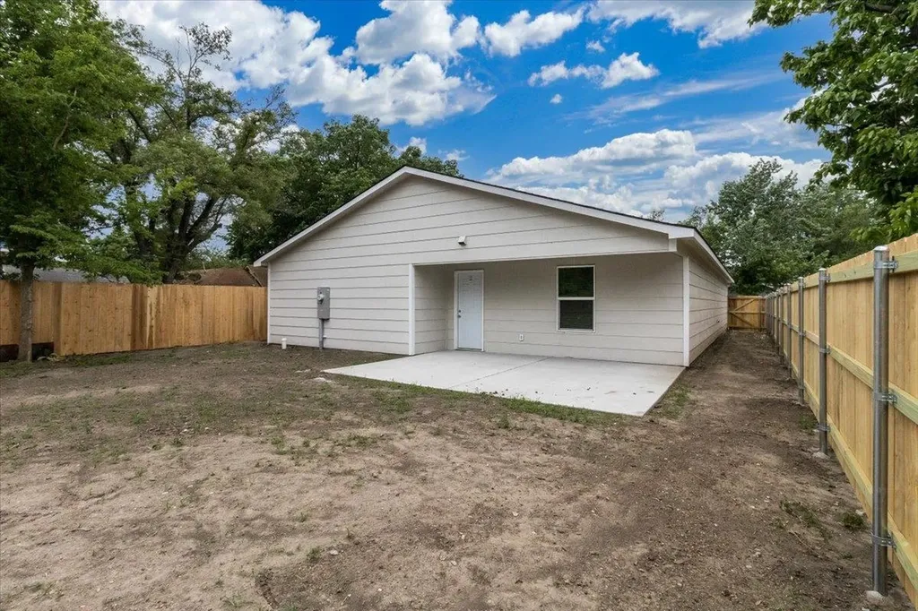 1932 S Mosley Wichita KS 67211
