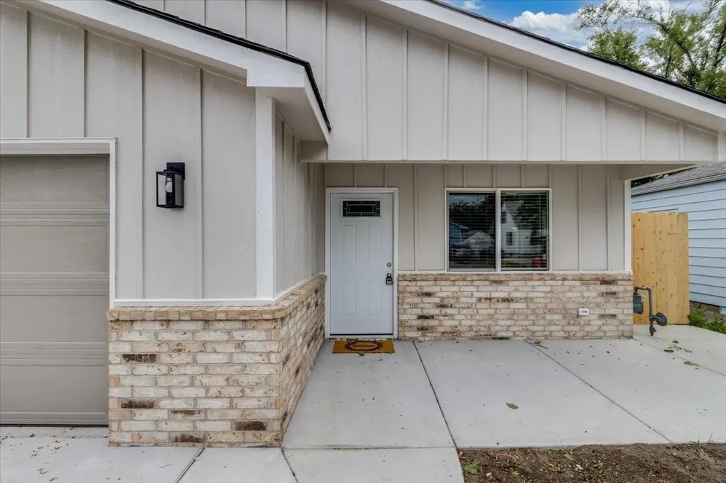 1932 S Mosley Wichita KS 67211