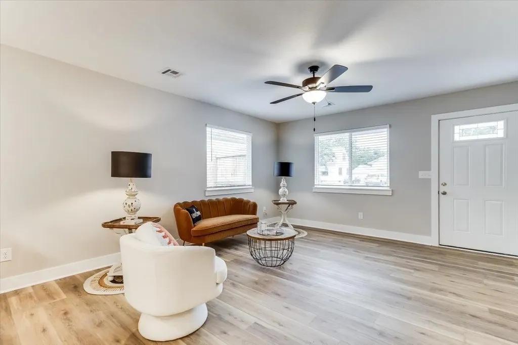 1932 S Mosley Wichita KS 67211