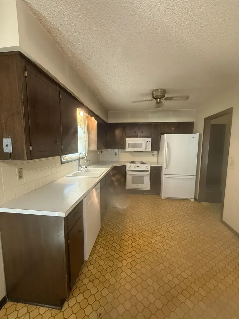 5461 N Delaware Wichita KS 67204