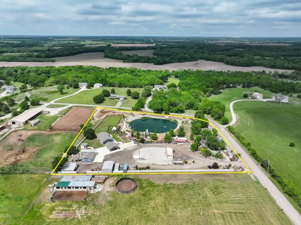 9657 SW Hopkins Switch Road Augusta KS 67010