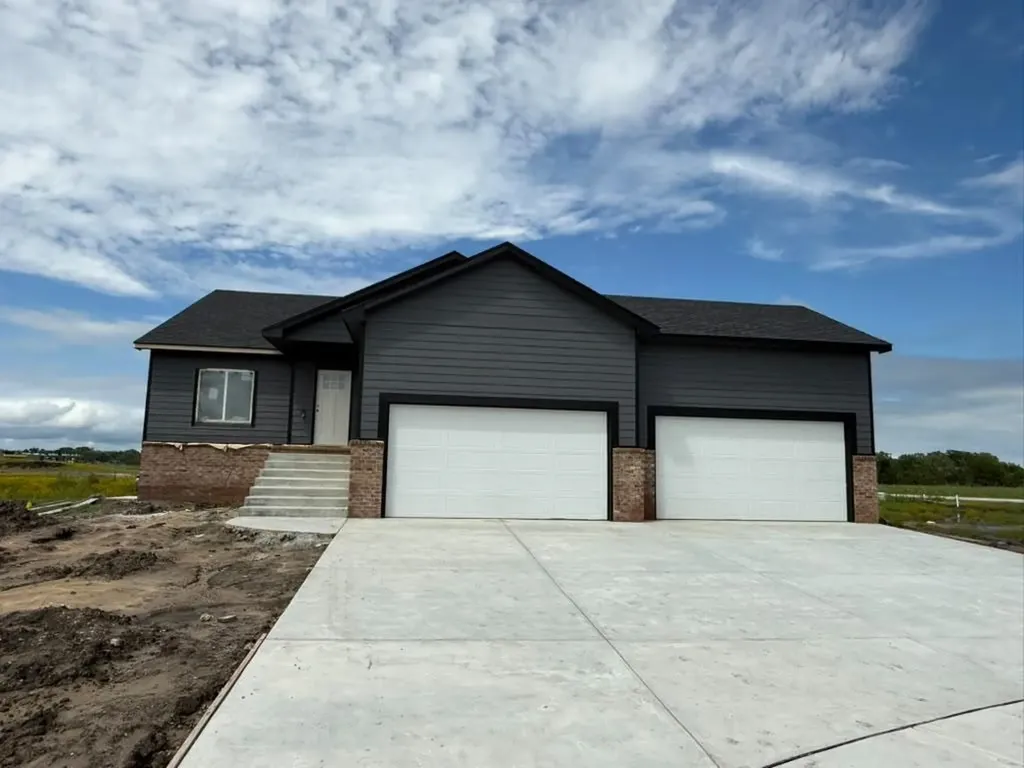 1620 E Midway Court Valley Center KS 67147