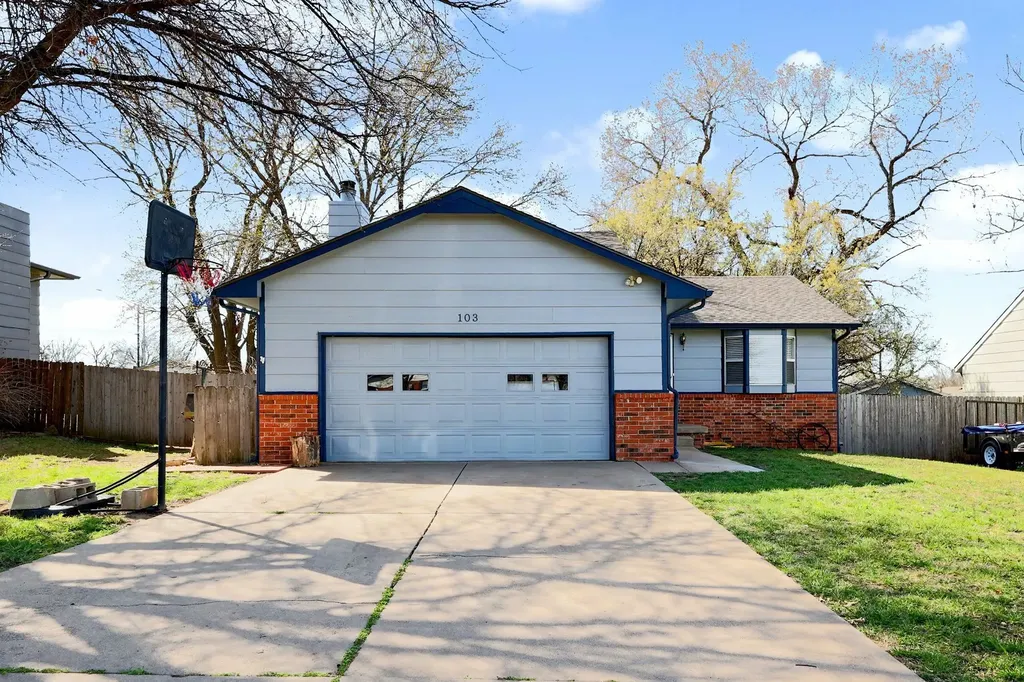 103 W Rockwood Mulvane KS 67110