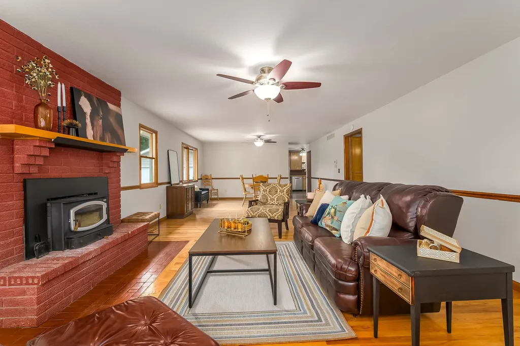 829 N Greenwich Road Belle Plaine KS 67013