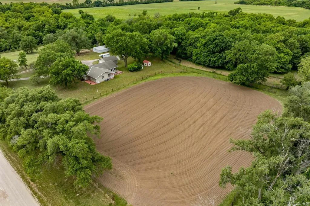 829 N Greenwich Road Belle Plaine KS 67013