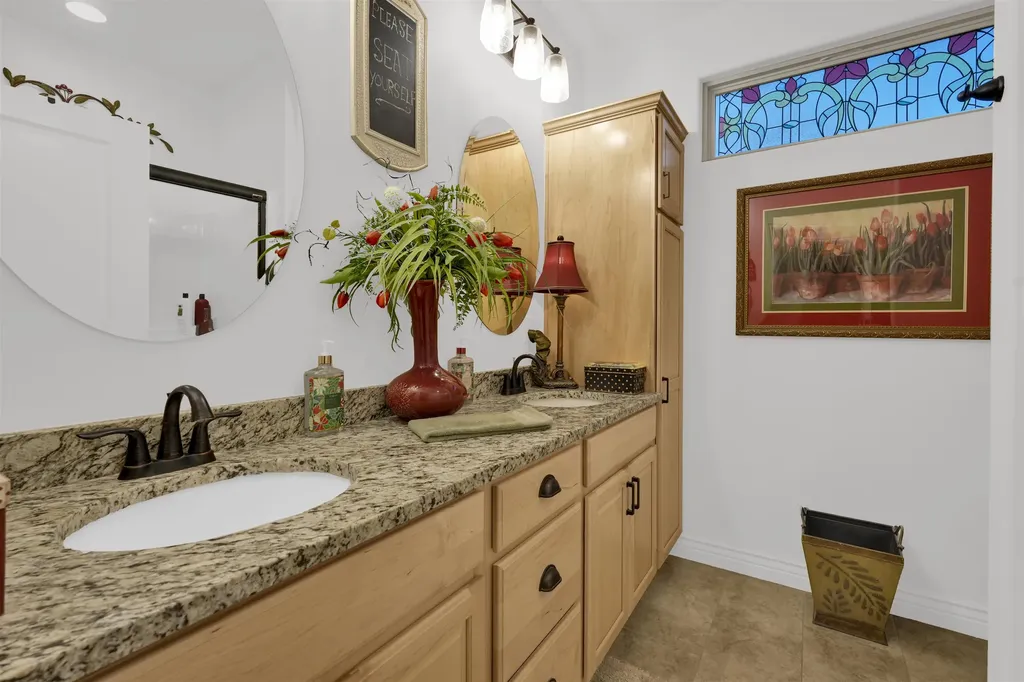 4965 N Indian Oak Street Bel Aire KS 67226