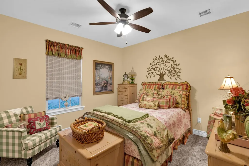 4965 N Indian Oak Street Bel Aire KS 67226