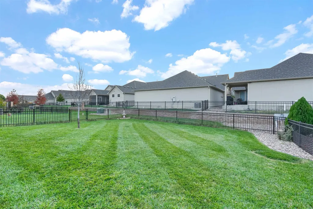 4965 N Indian Oak Street Bel Aire KS 67226