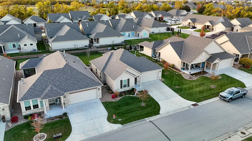 4965 N Indian Oak Street Bel Aire KS 67226