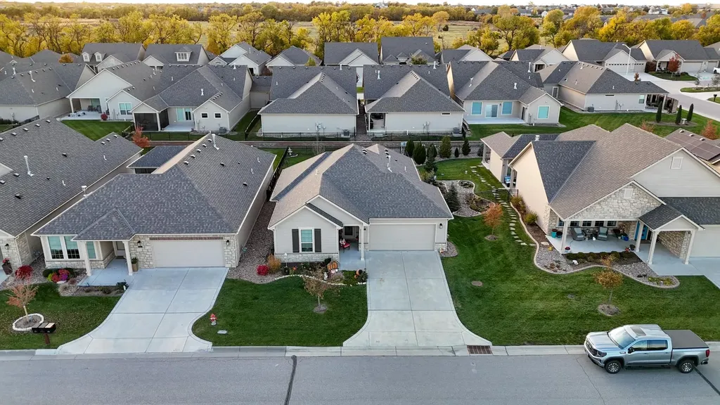 4965 N Indian Oak Street Bel Aire KS 67226