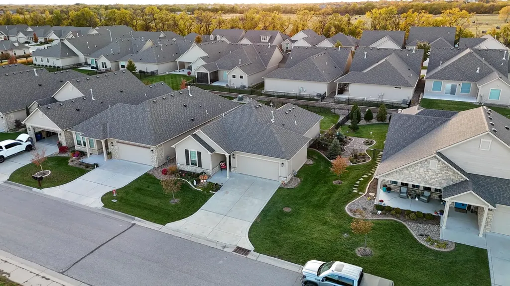 4965 N Indian Oak Street Bel Aire KS 67226