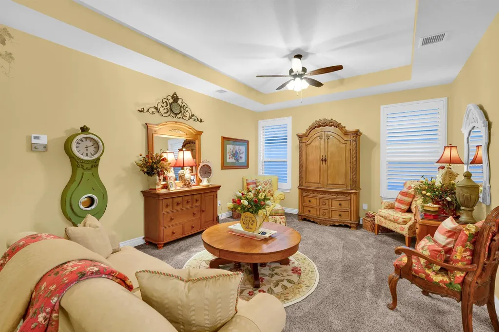 4965 N Indian Oak Street Bel Aire KS 67226