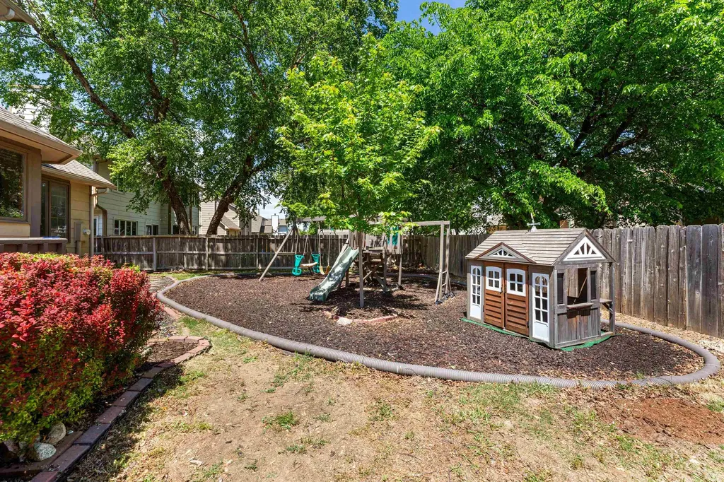 204 S Crosswood Lane Derby KS 67037