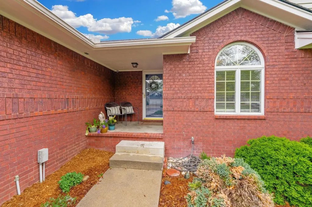 1907 S Crestline Avenue Wichita KS 67209
