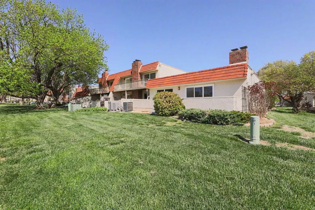 26 E Via Roma Wichita KS 67230