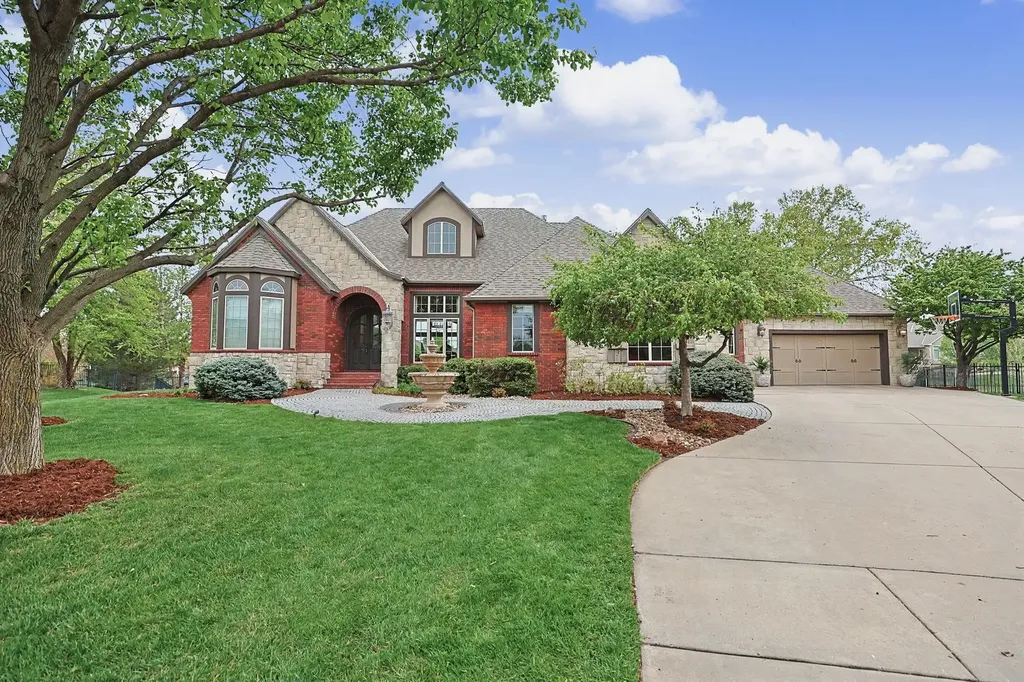2525 N Loch Lomond Court Wichita KS 67228