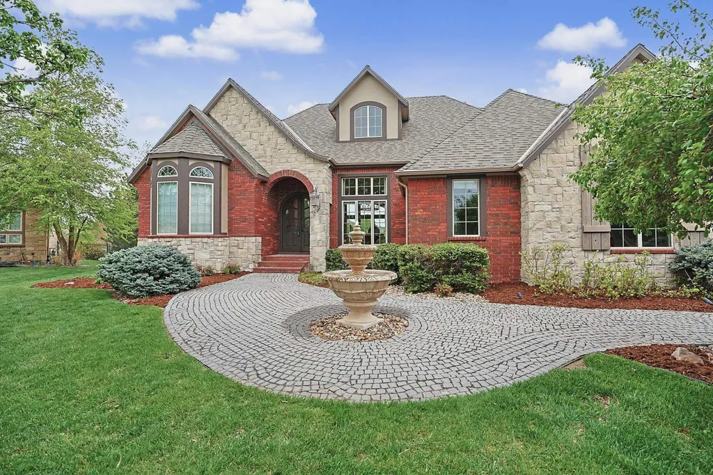 2525 N Loch Lomond Court Wichita KS 67228