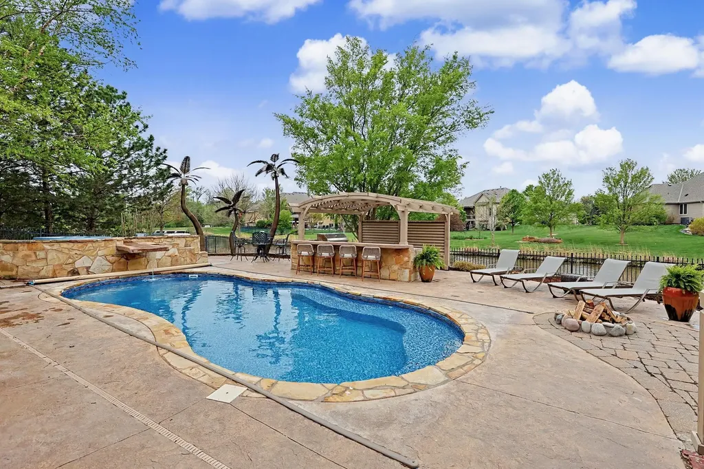 2525 N Loch Lomond Court Wichita KS 67228