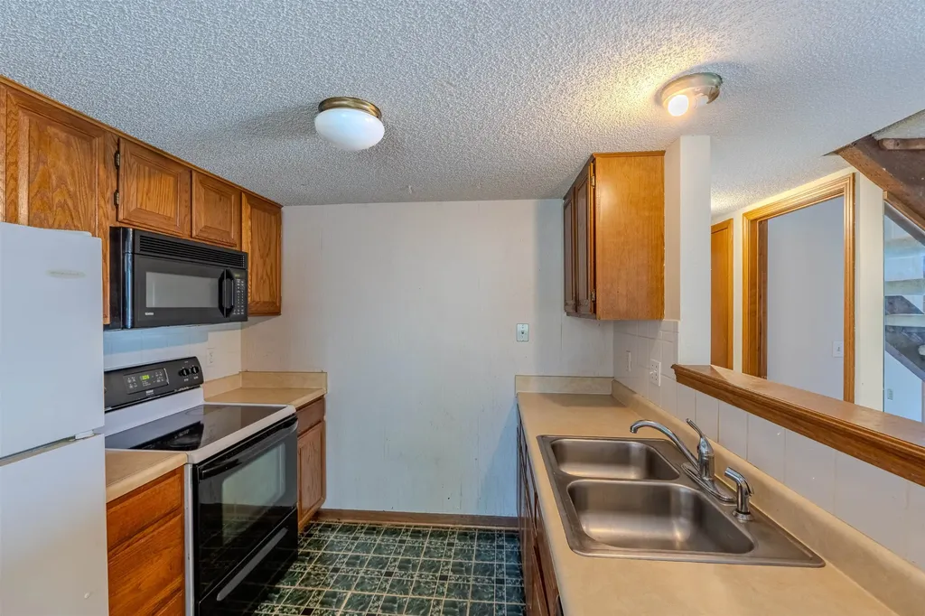 1717 S Cypress Street Wichita KS 67207